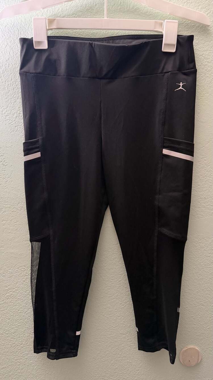 Danskin Now Women’s Large Black Capri Leggings Side Pockets Mesh NWT